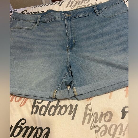 NWT Old Navy Denim Shorts - Picture 1 of 4